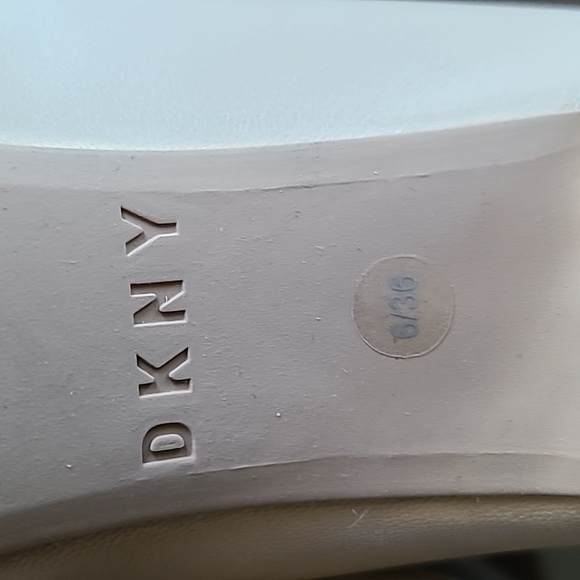 New DKNY size 6 shoes - Picture 4 of 6